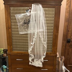 JL Johnson 45” Beaded Venise Lace Scattered Edge Veil